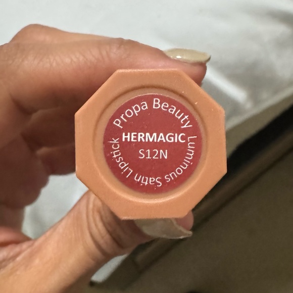 Propa Beauty "Her Magic" lipstick - Picture 8 of 9